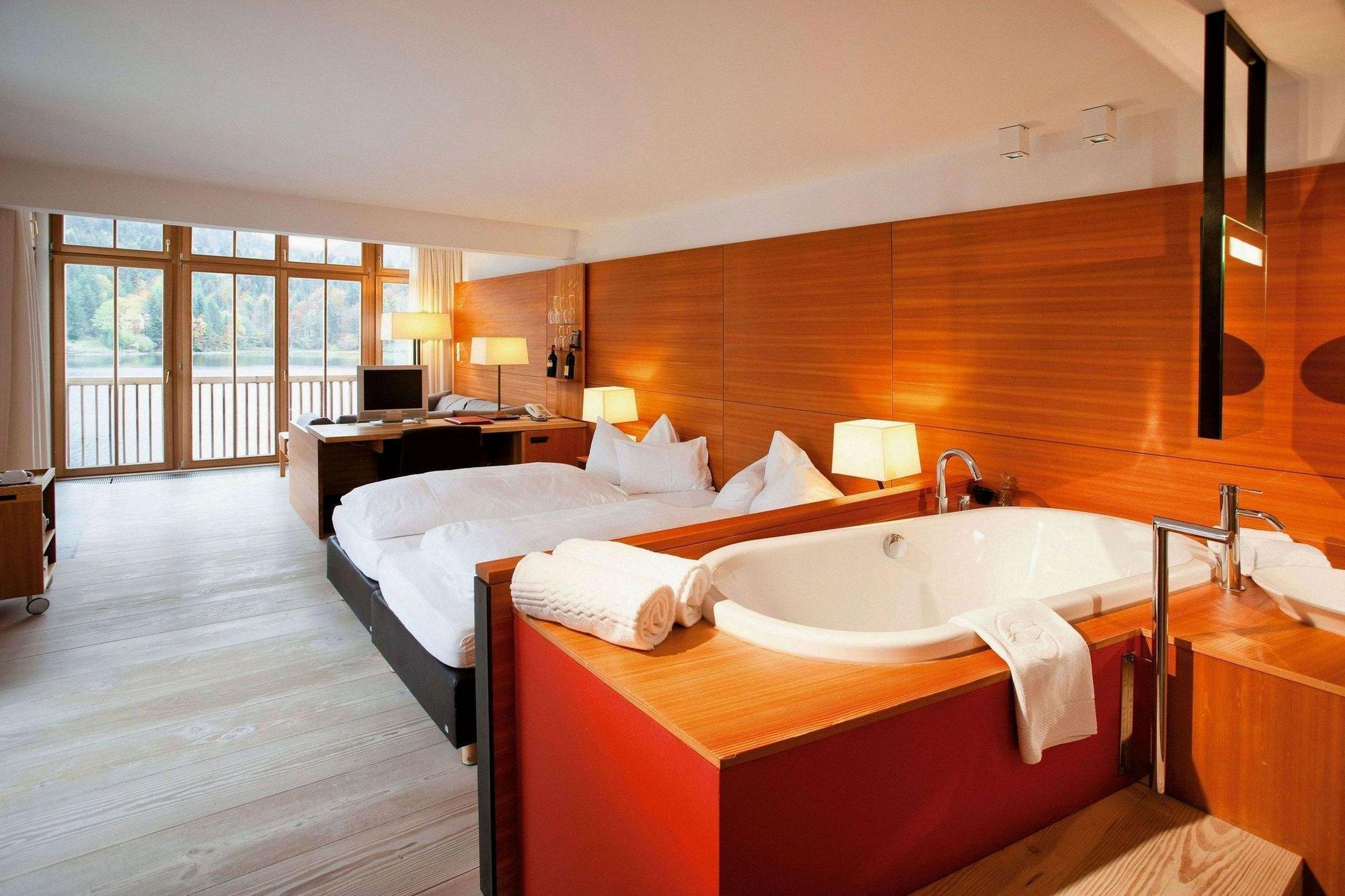 Tauroa Seehotel Grundlsee Ruang foto
